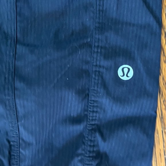 SOLD  Lululemon Black Tapered Lightweight Dance Studio Pants  Women's Sz 10 - Picture 3 of 9